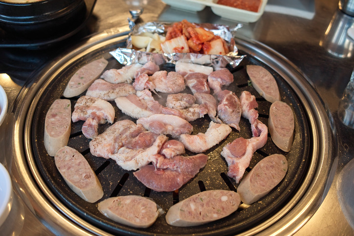 꿀꿀뒷고기 이미지