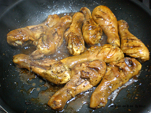 전문점보다 맛있는 간장소스치킨 드세요^^