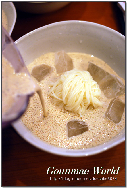 두부로 만든 콩물국수..(간단한 여름식탁 메트 데코)