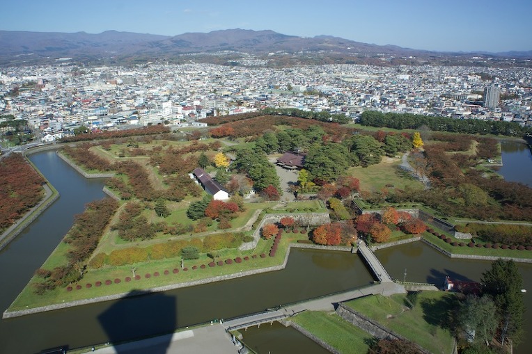 전망대에서 바라본 고료카쿠 입니다. 별모양인데 렌즈가 광각이 아니라 한번에 안들어오네요.