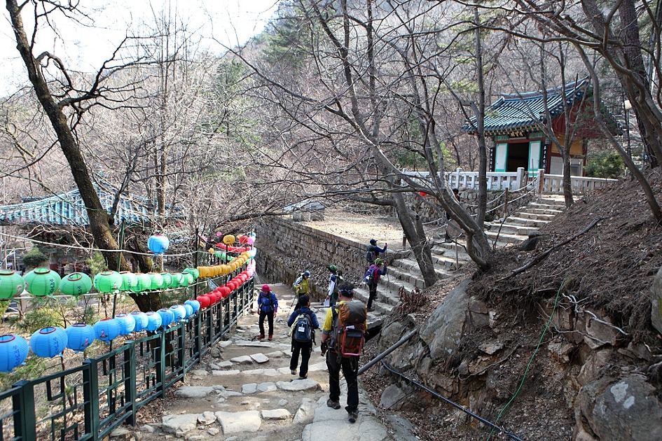 연주대의 풍경이 인상적인 서울 관악산