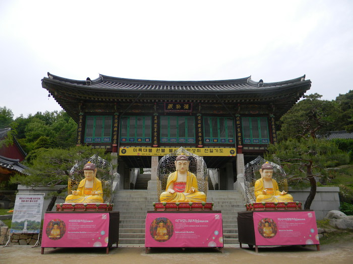 봉은사 마무리 (북극보전과 칠성도, 영산전 영산회상도, 16나한도, 석가탄신일 장엄등)