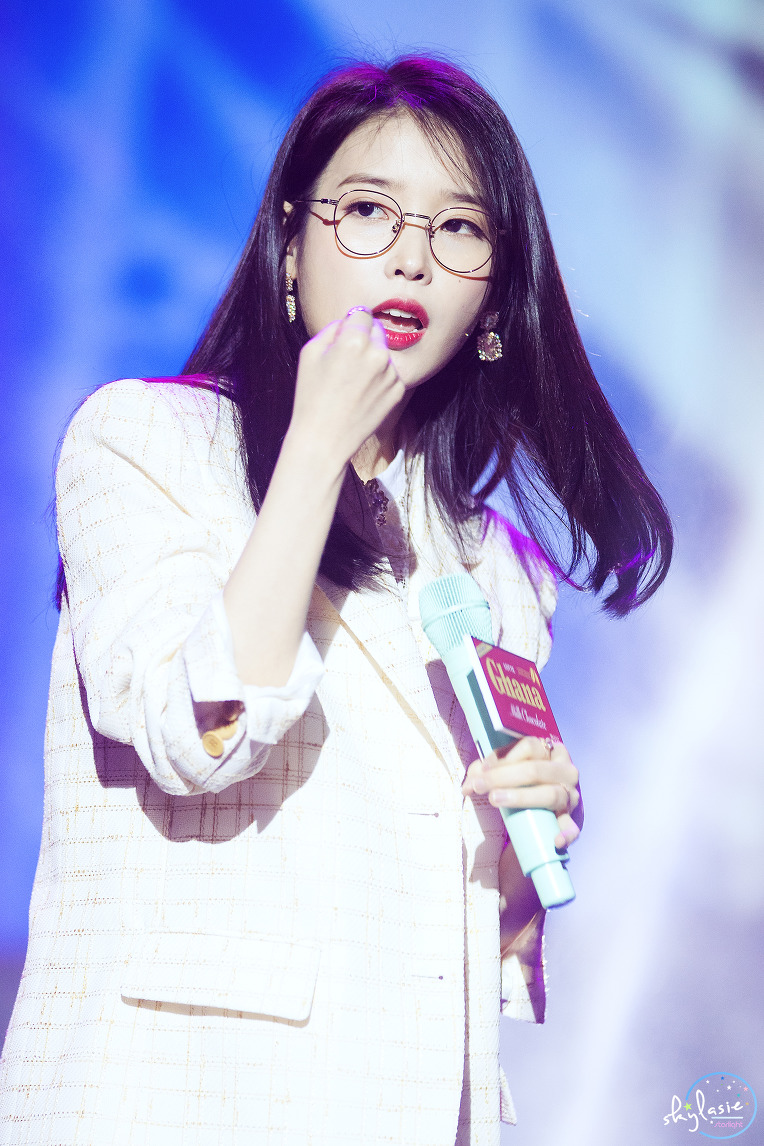 아이유 - 190302 가나 팬미팅
