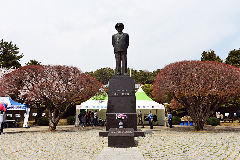 진해벚꽃축제 2019 진해군항제 제황산공원 진해탑전망대 북원로터리 충무공이순신동상 진해기지사령부